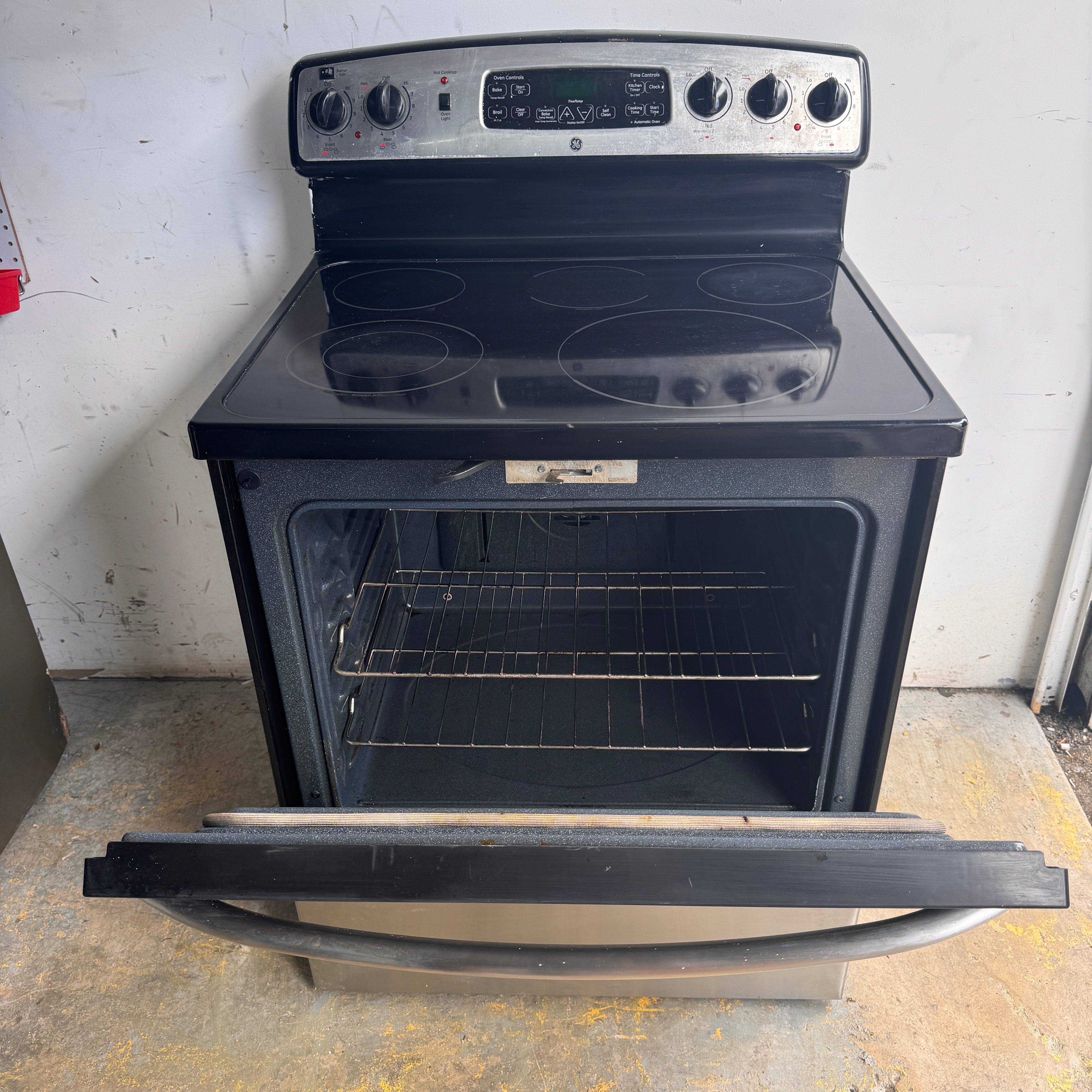 GE Stainless Steel Electric Stove GE Stainless Steel Electric Stove